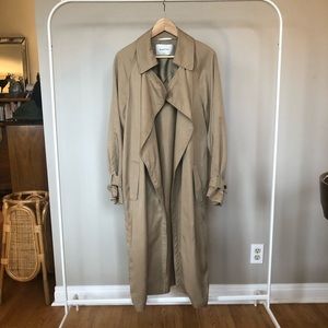 Babaton Lawson Trench 🐫 Size L 🐫 Camel 🐫 As seen on Meghan Markle!